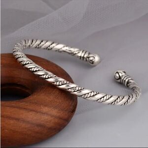 #39B New Silver Twist Cuff Bracelet